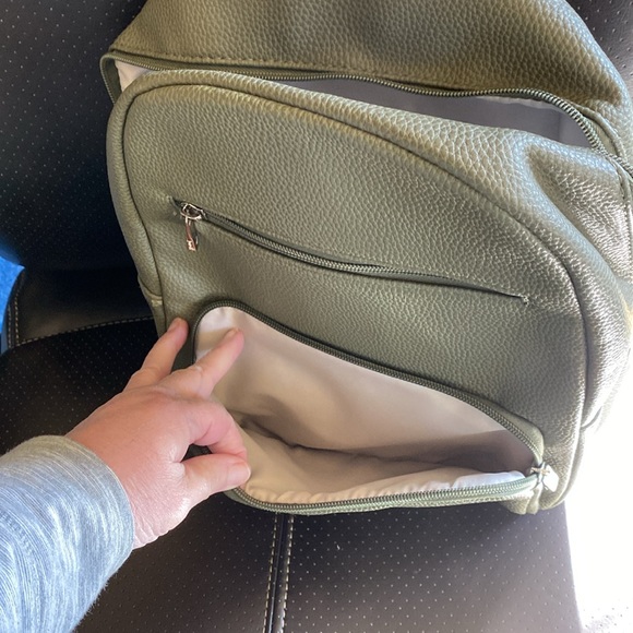 Thirty One Backpack - Picture 4 of 4